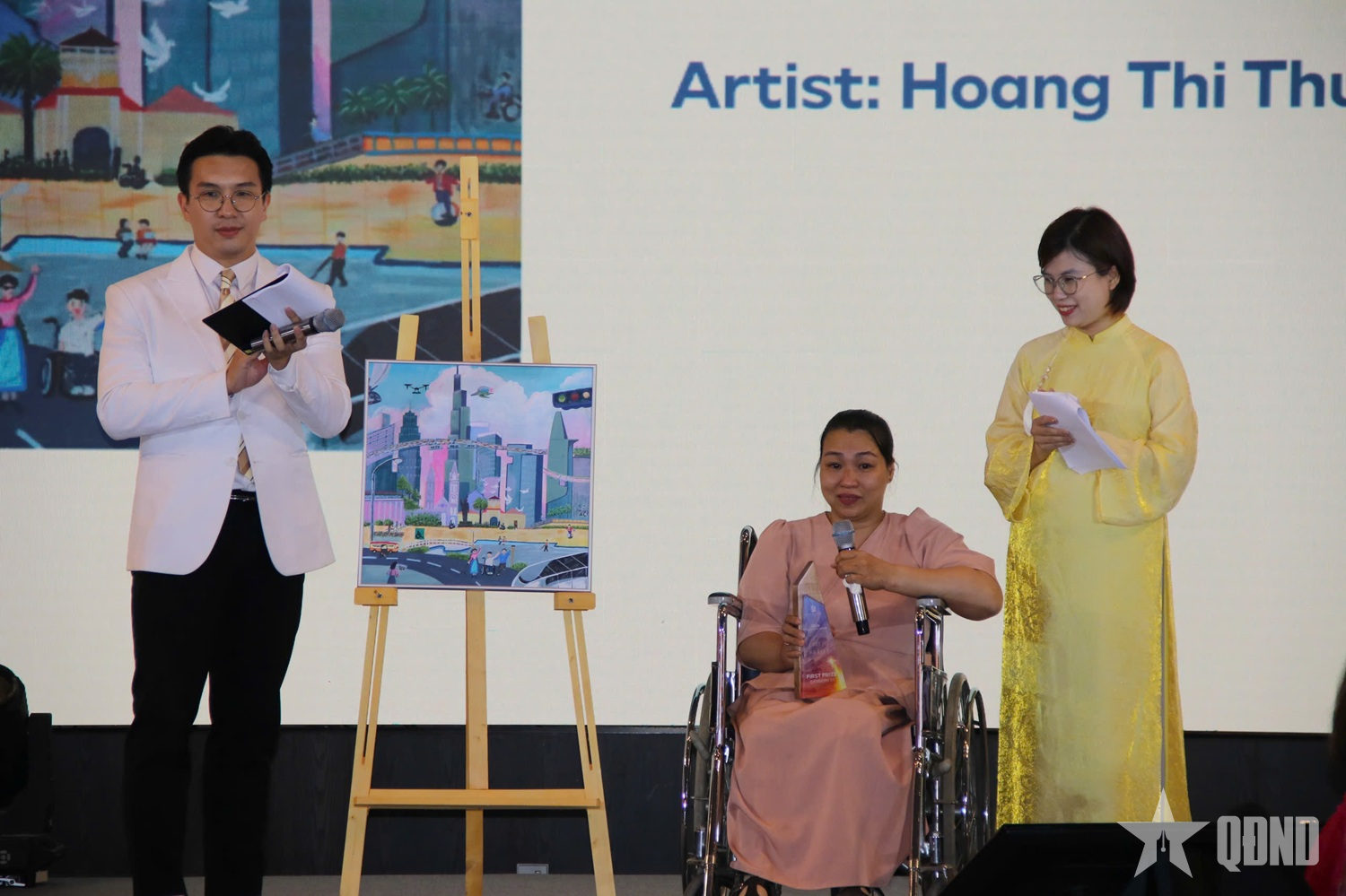 Tôn vinh họa sĩ khuyết tật tại Lễ trao giải hội họa “Chân trời tương lai”

